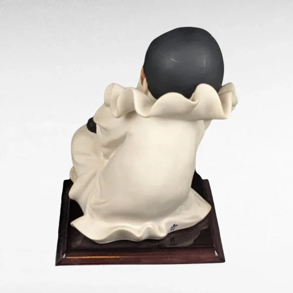 Vintage Guiseppi Armani Pierrot Sucking Toe 6" Statue/Figurine 0749P